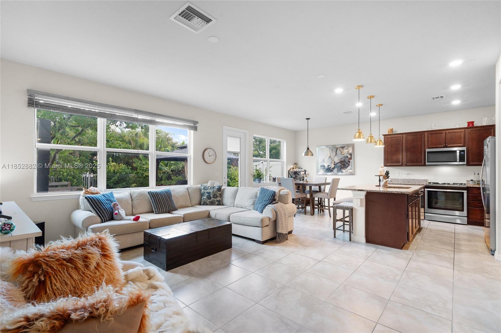 HILLCREST COUNTRY CLUB SO - Residential