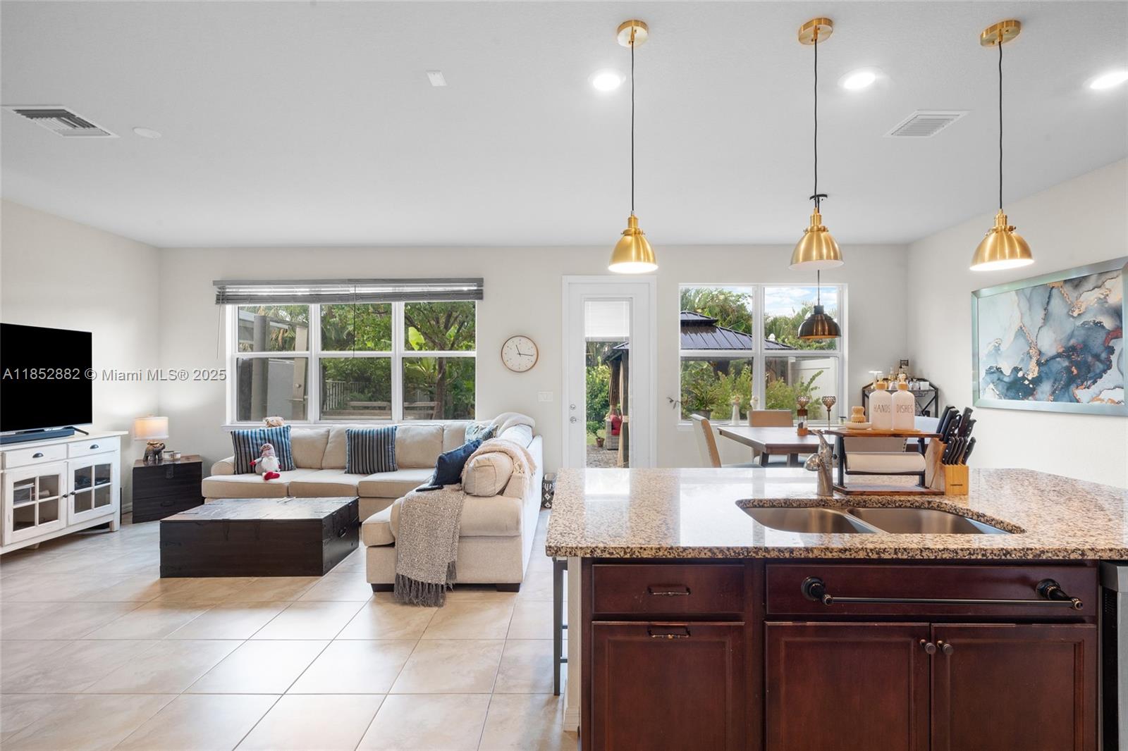 HILLCREST COUNTRY CLUB SO - Residential