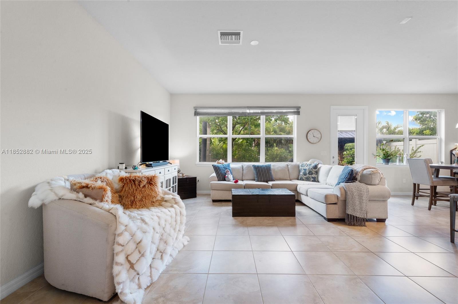 HILLCREST COUNTRY CLUB SO - Residential