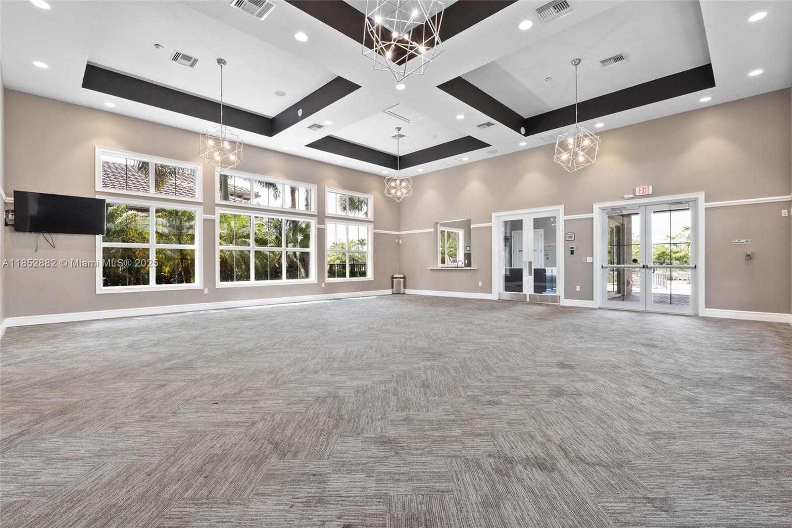 HILLCREST COUNTRY CLUB SO - Residential