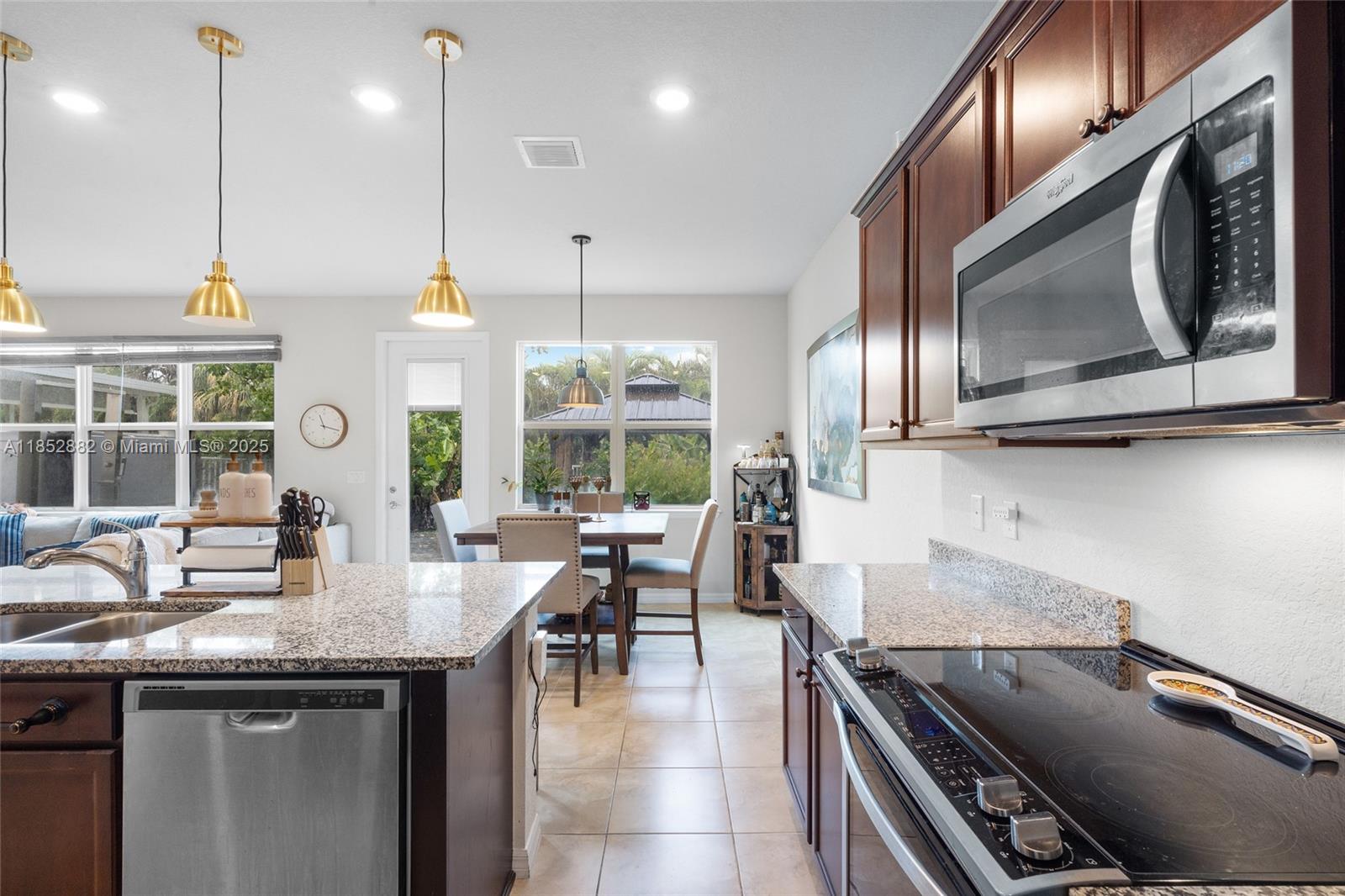 HILLCREST COUNTRY CLUB SO - Residential