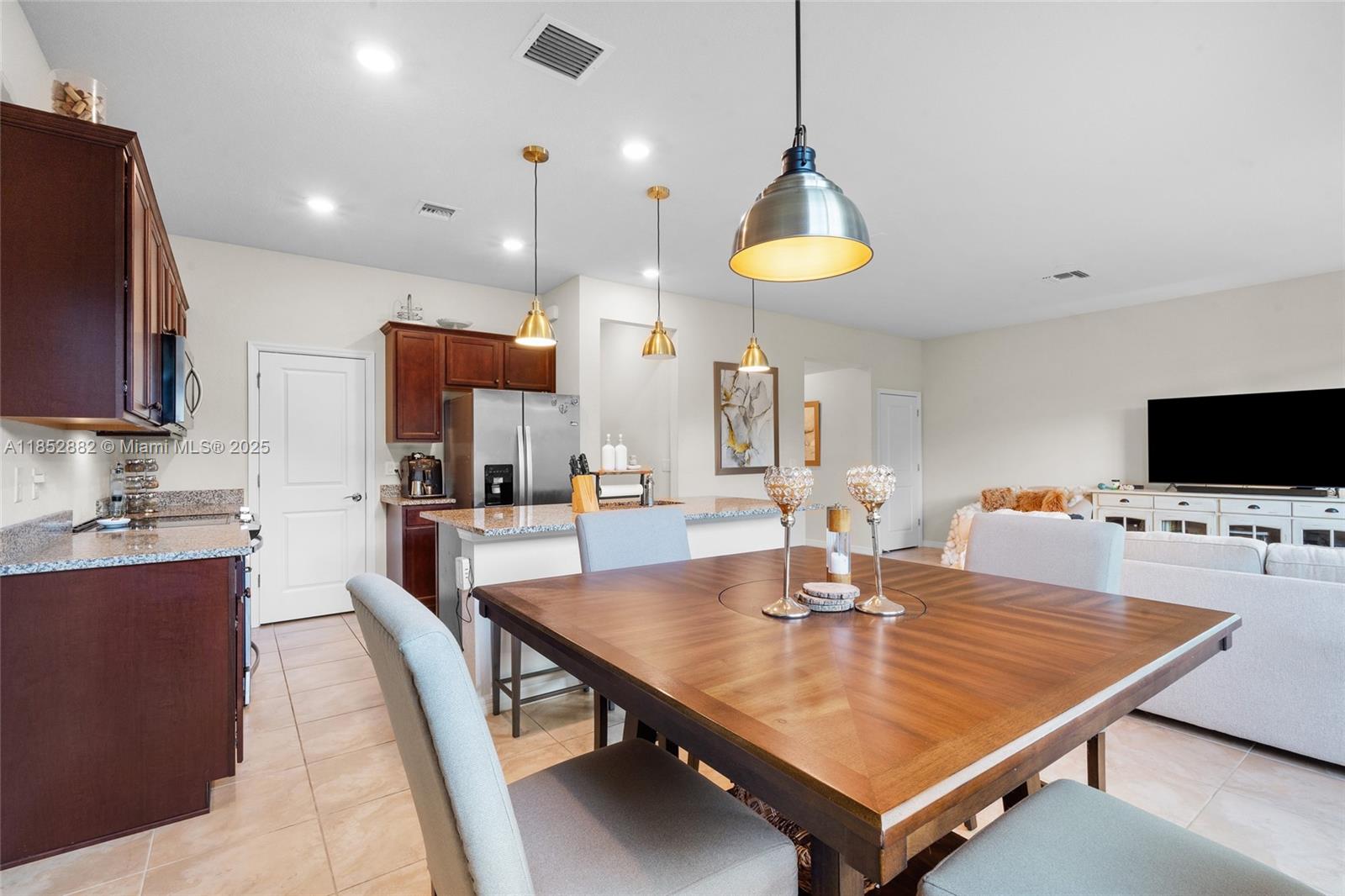 HILLCREST COUNTRY CLUB SO - Residential