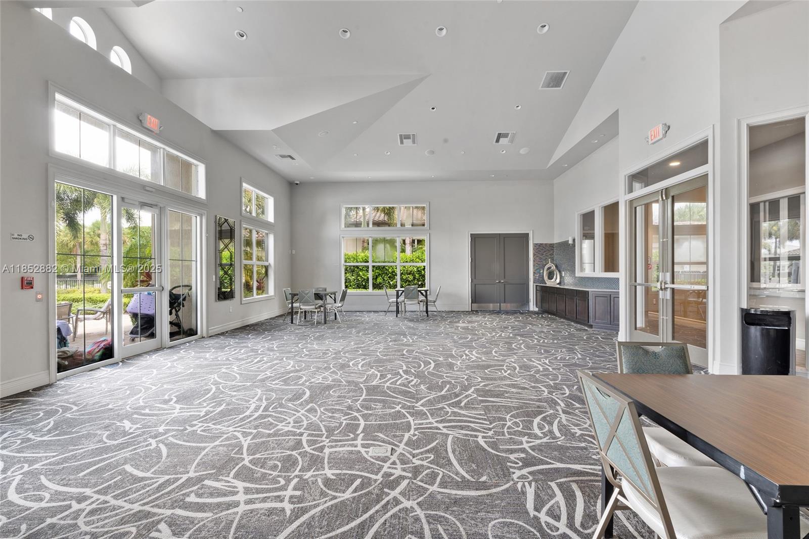 HILLCREST COUNTRY CLUB SO - Residential