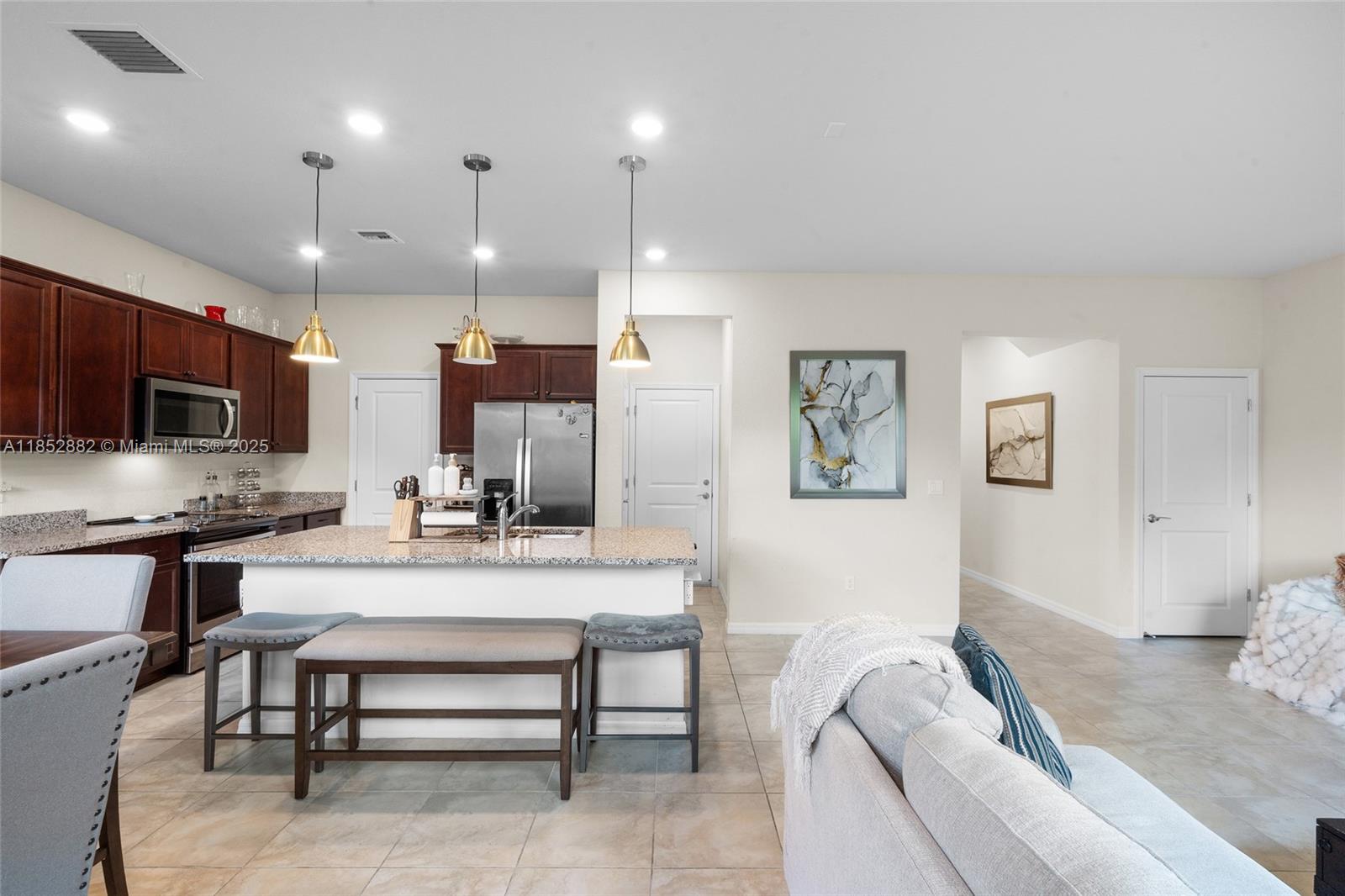 HILLCREST COUNTRY CLUB SO - Residential