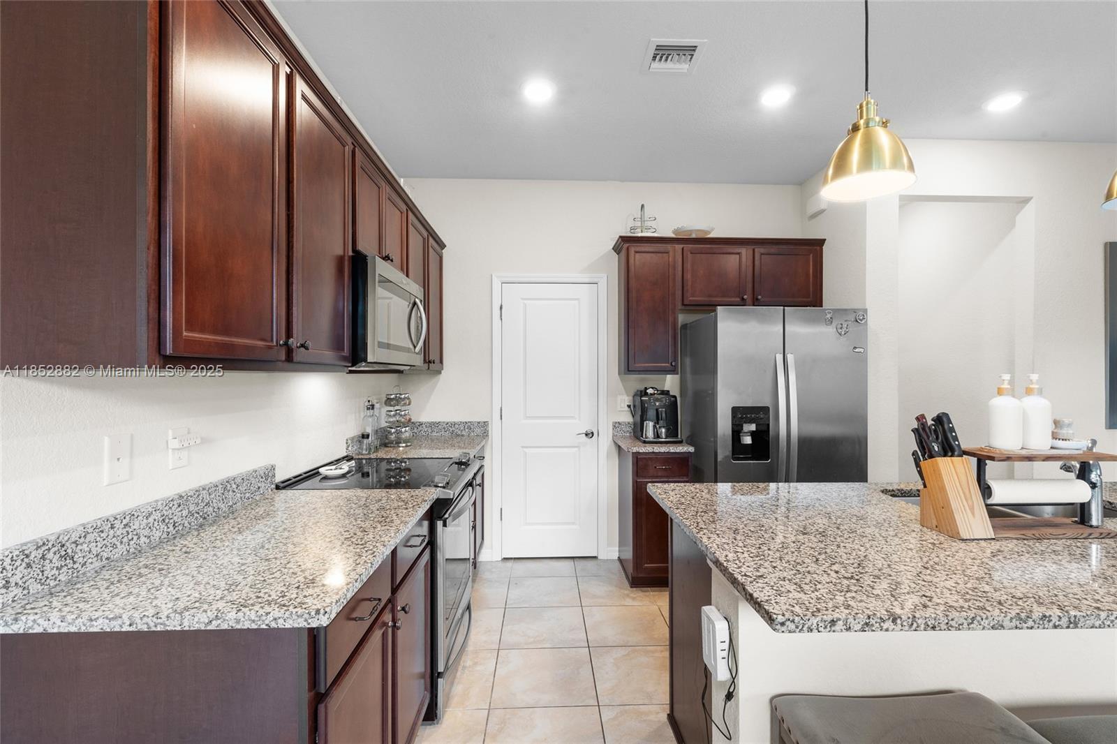 HILLCREST COUNTRY CLUB SO - Residential
