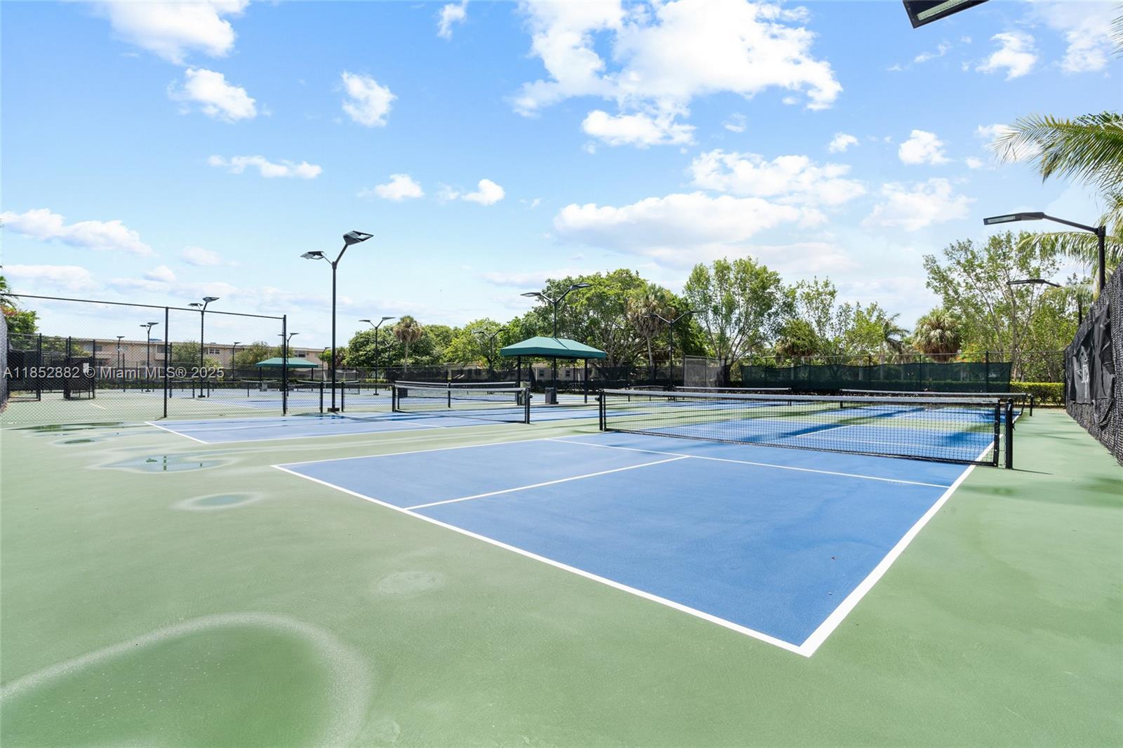 HILLCREST COUNTRY CLUB SO - Residential