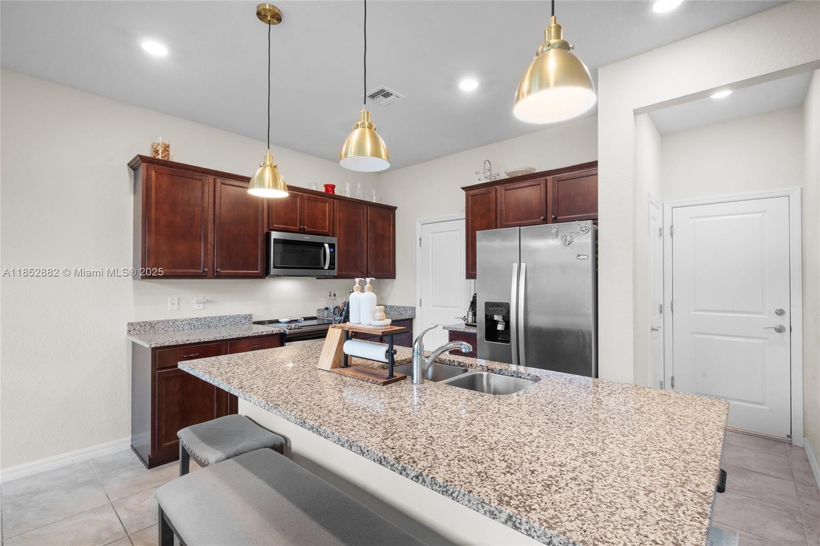 HILLCREST COUNTRY CLUB SO - Residential