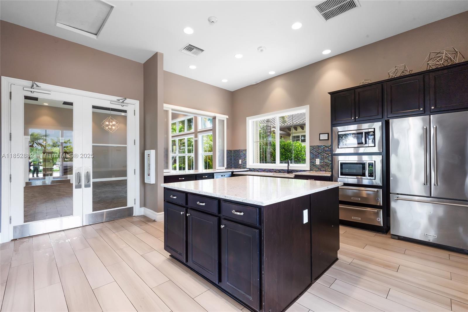 HILLCREST COUNTRY CLUB SO - Residential