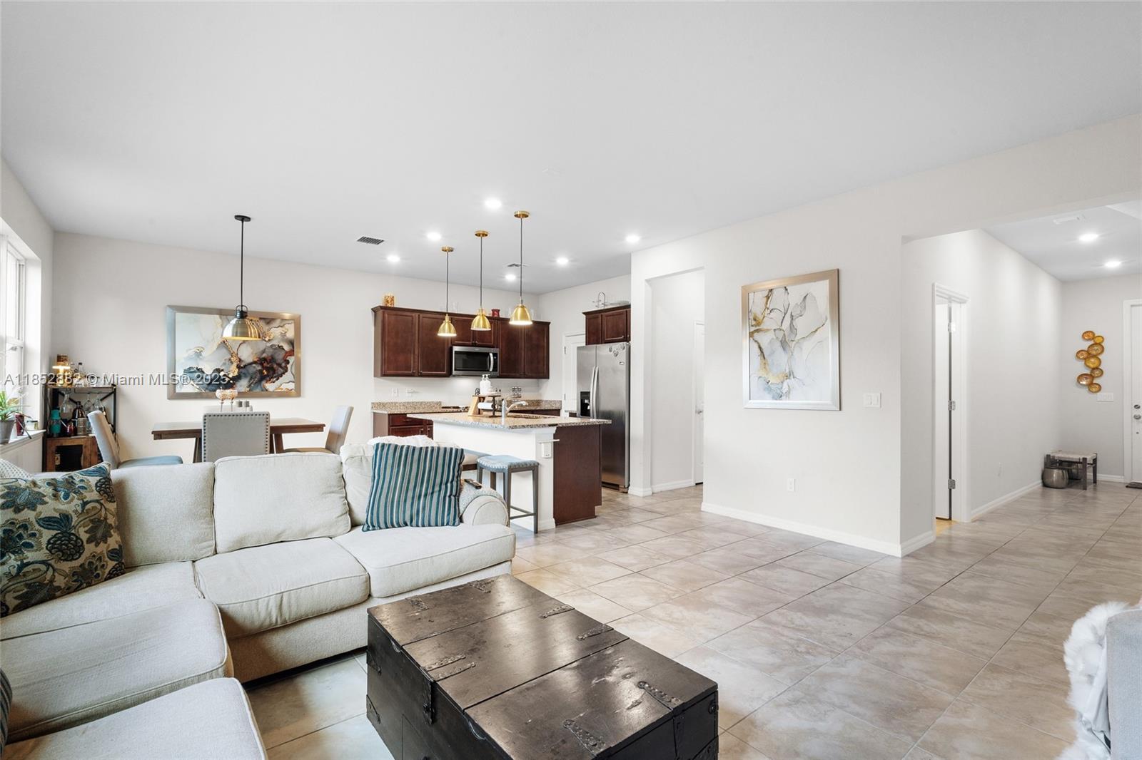 HILLCREST COUNTRY CLUB SO - Residential