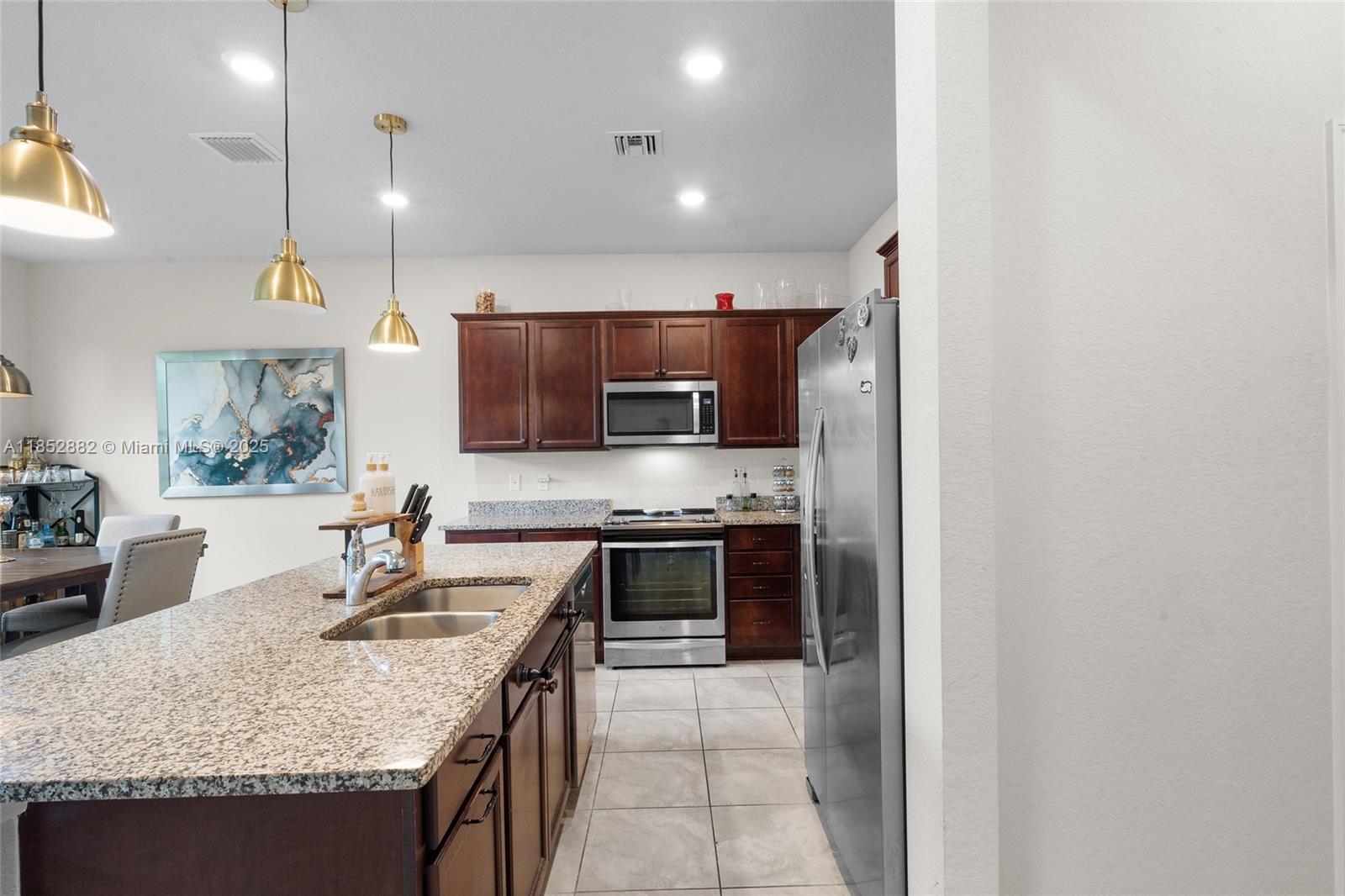 HILLCREST COUNTRY CLUB SO - Residential