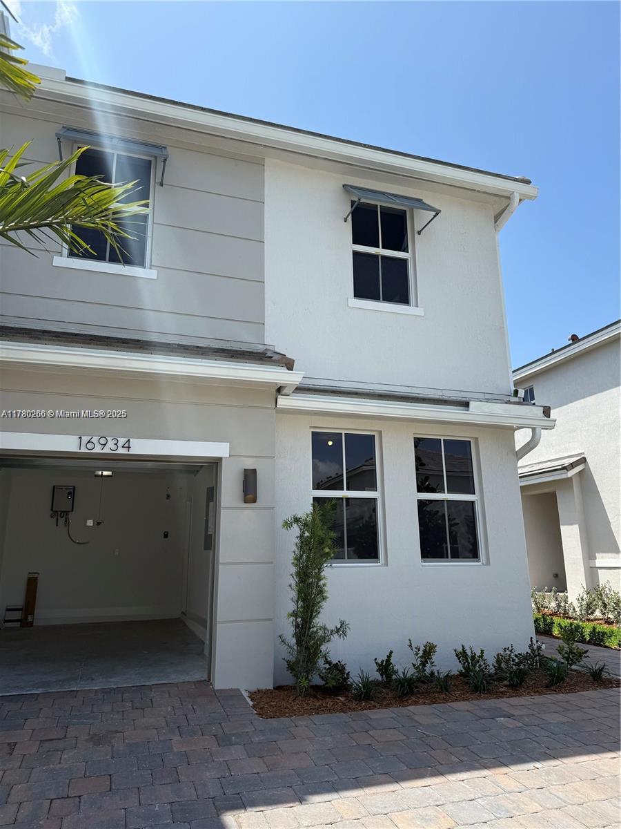 MERRICK SQUARE - Residential Lease