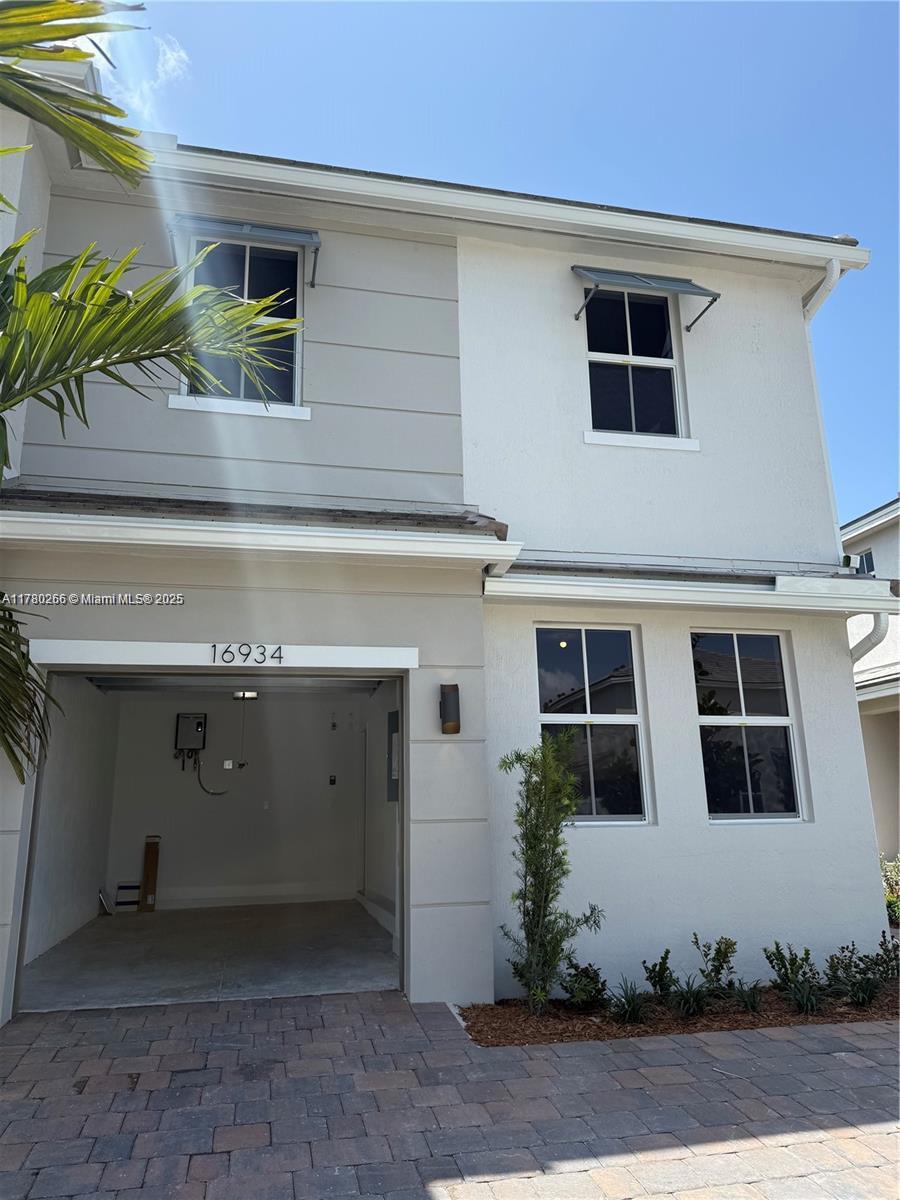 MERRICK SQUARE - Residential Lease
