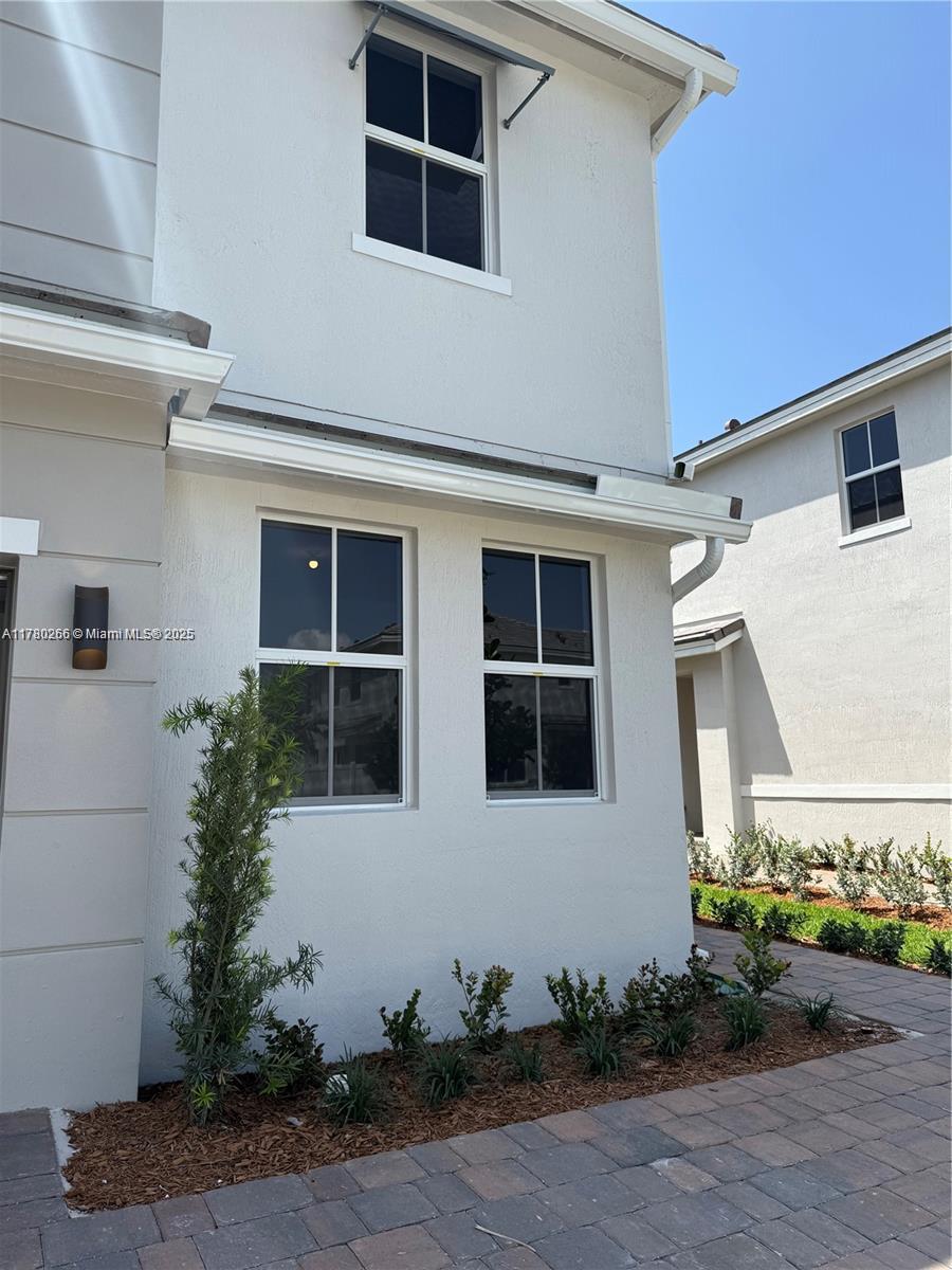 MERRICK SQUARE - Residential Lease