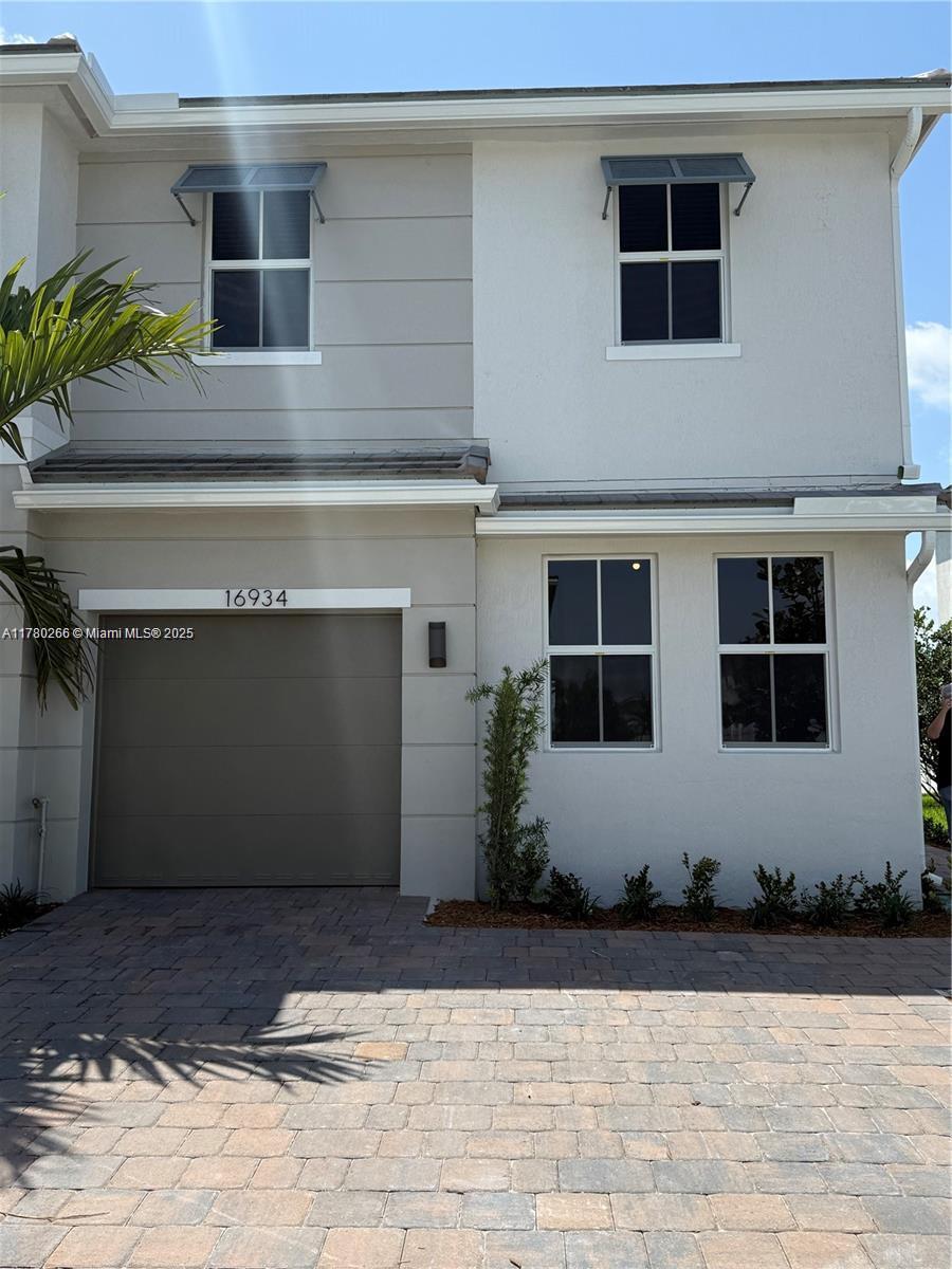 MERRICK SQUARE - Residential Lease