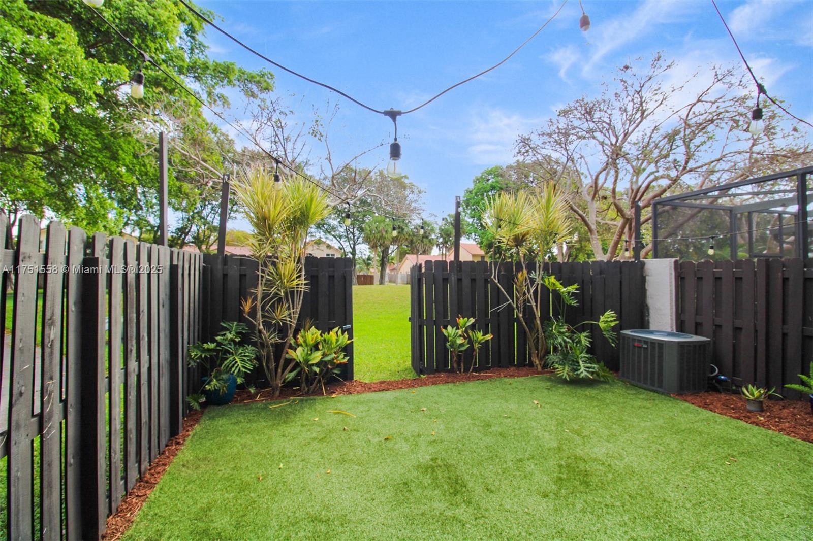 LA MAISON AT THE HAMMOCKS - Residential