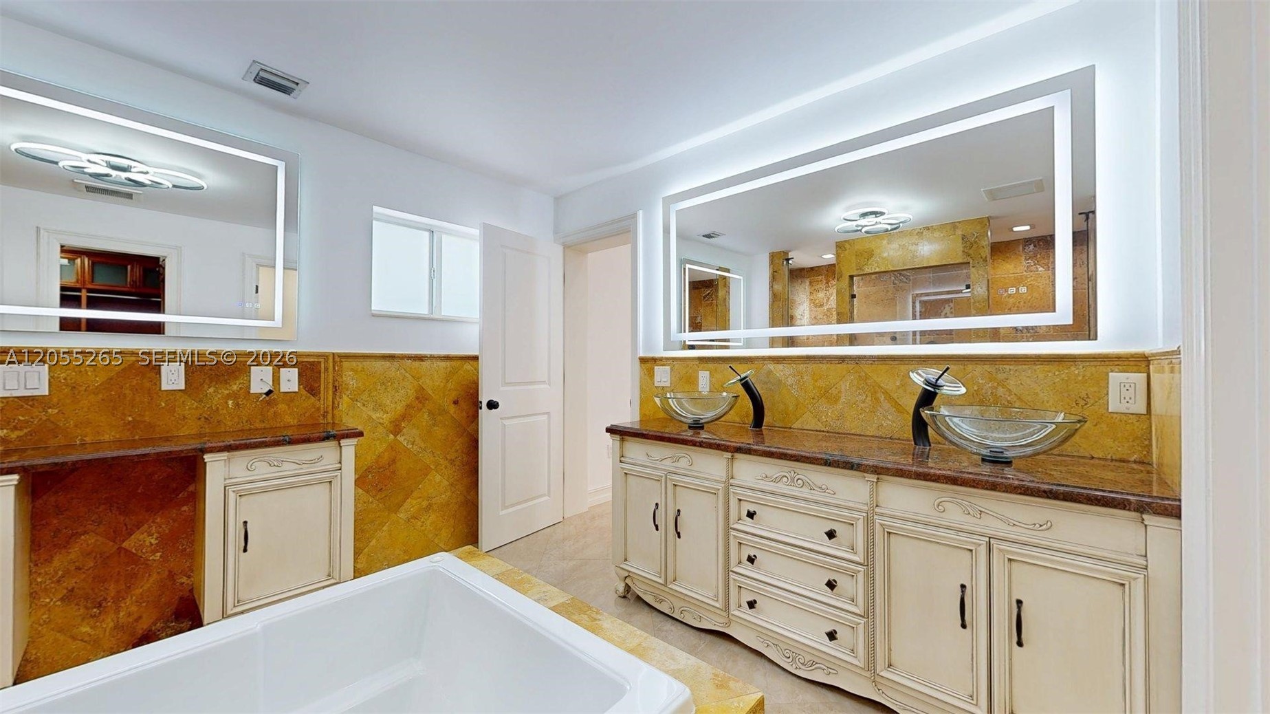 LAKE LAURENCE ESTS 1ST ADD - Residential