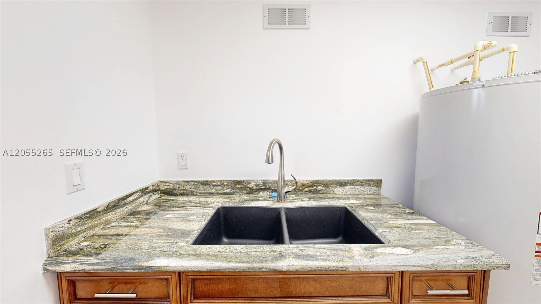 LAKE LAURENCE ESTS 1ST ADD - Residential
