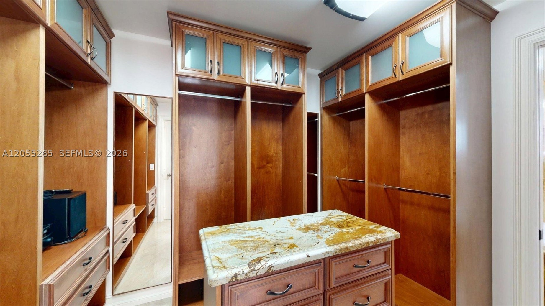 LAKE LAURENCE ESTS 1ST ADD - Residential