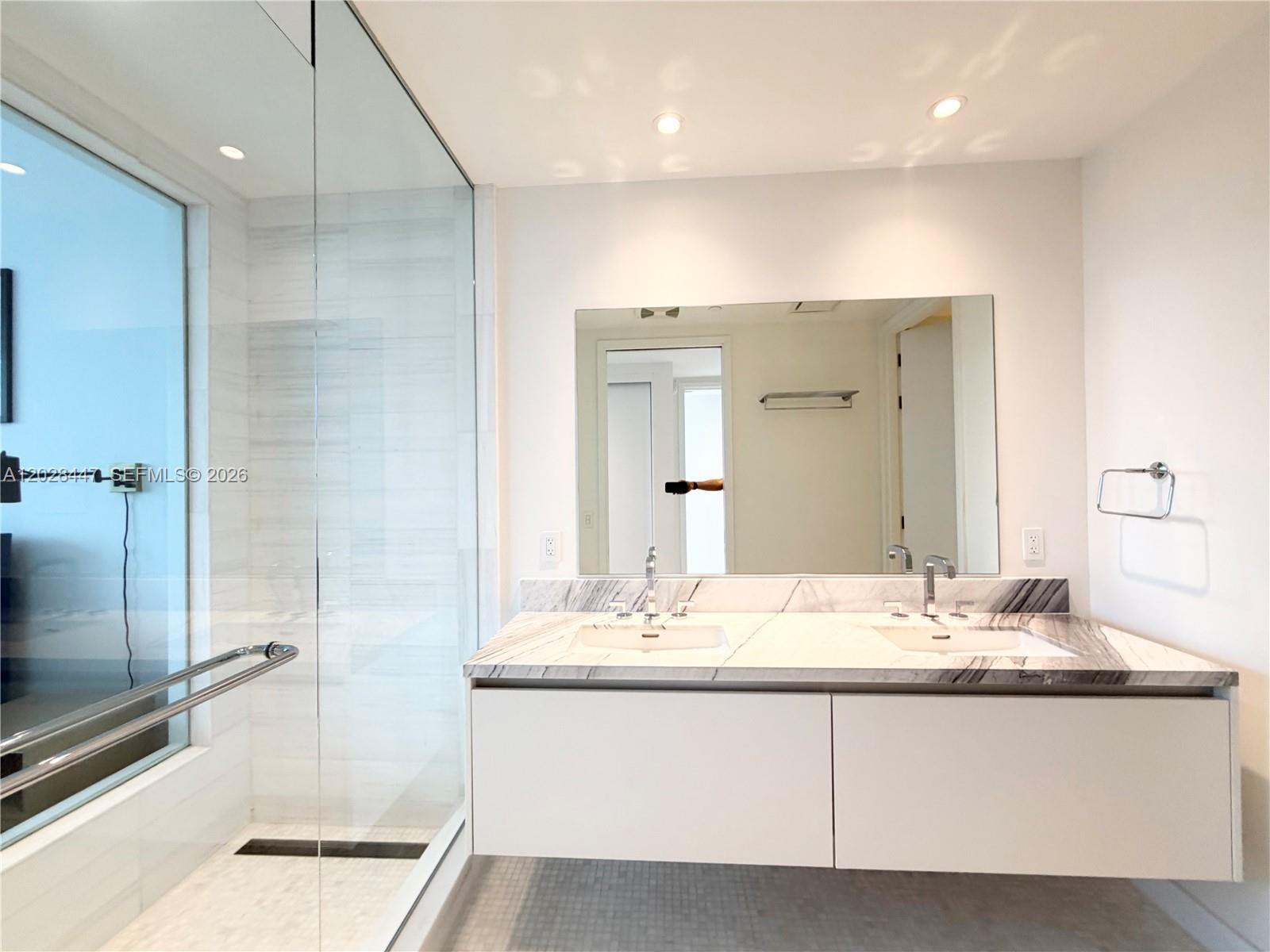 ESCOTTONIA PARK - Residential Lease