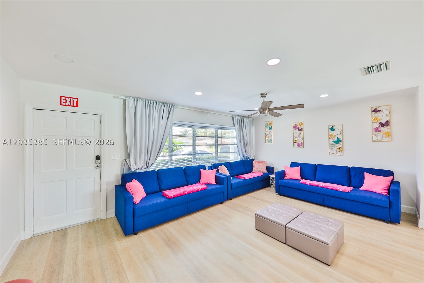 HOLLYWOOD HILLS - Residential