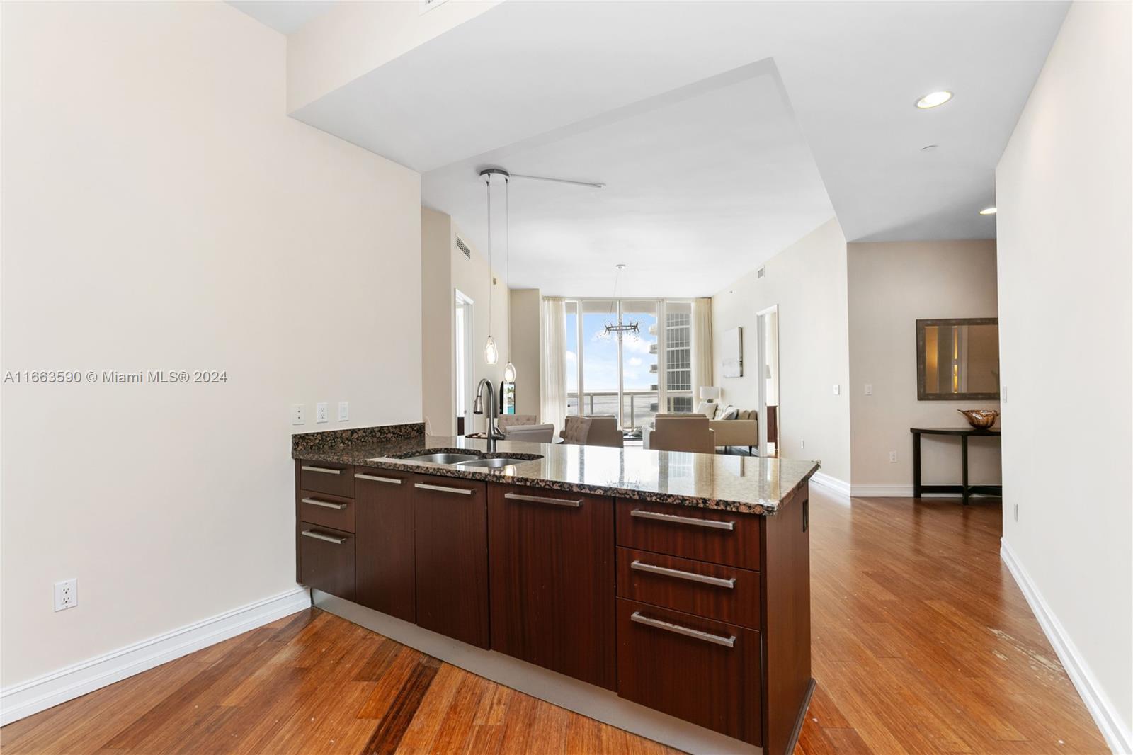 TRUMP TOWERS 2 - Residential Lease