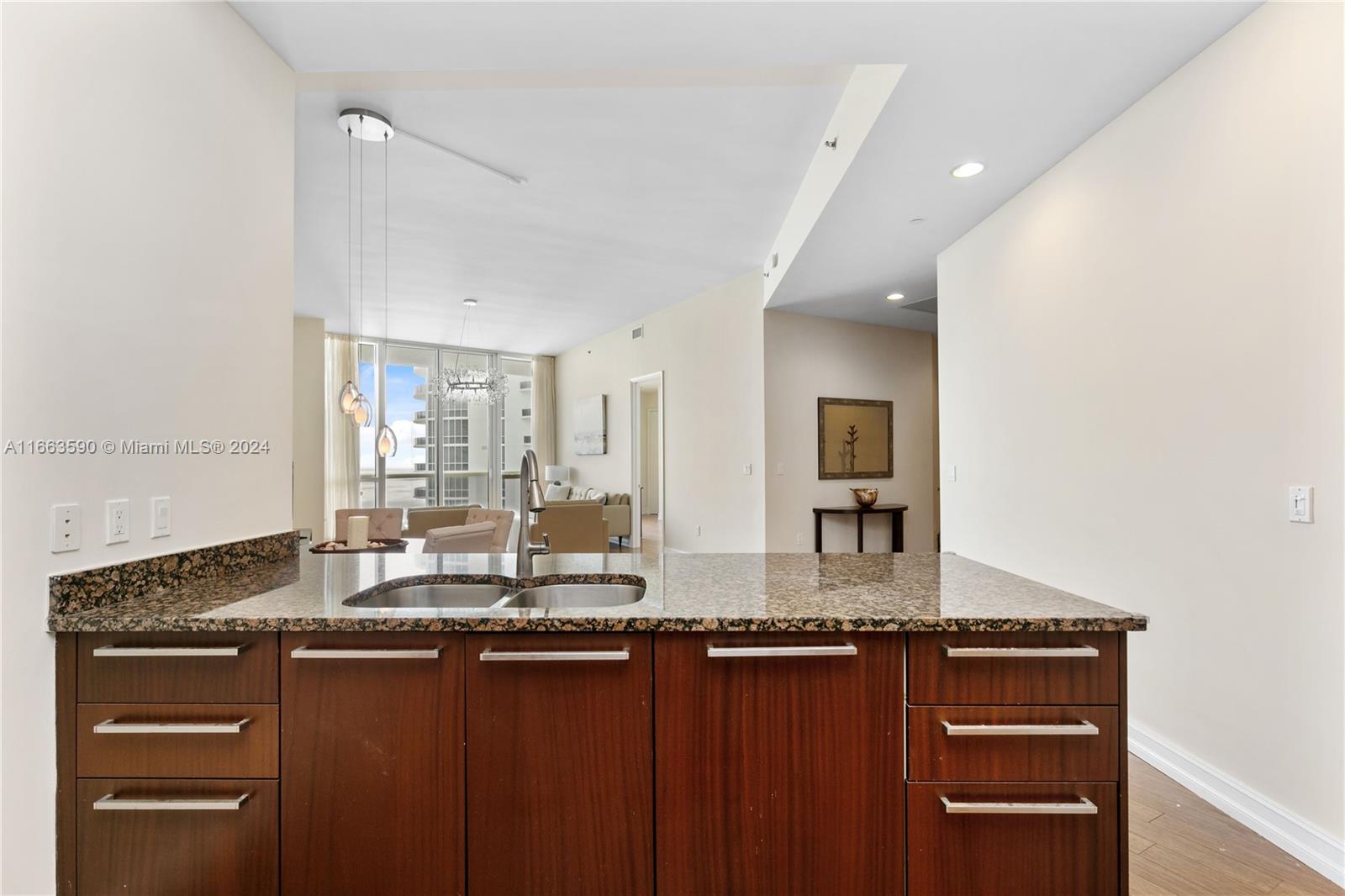 TRUMP TOWERS 2 - Residential Lease