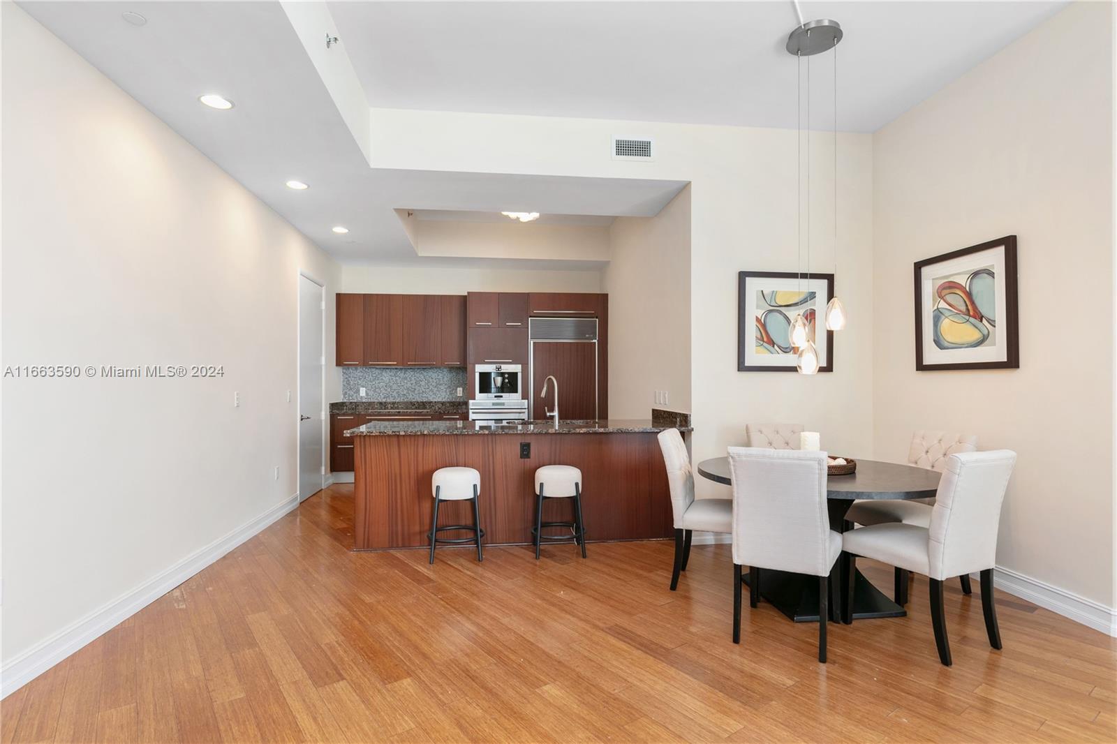 TRUMP TOWERS 2 - Residential Lease