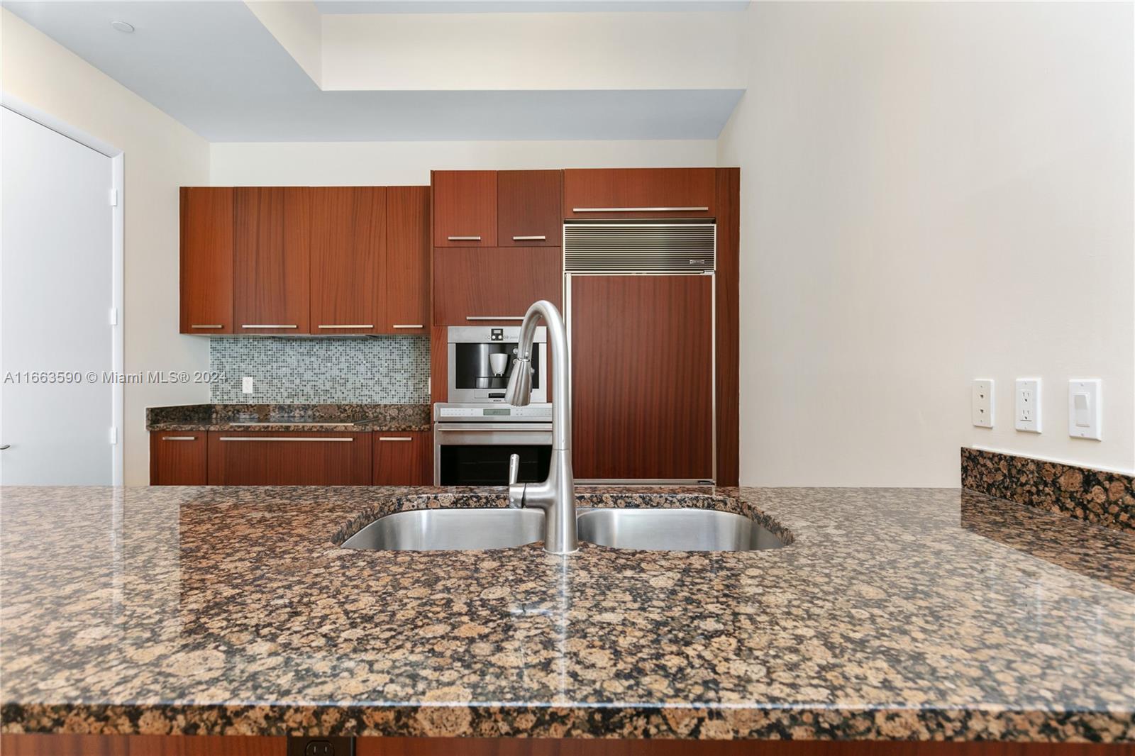TRUMP TOWERS 2 - Residential Lease