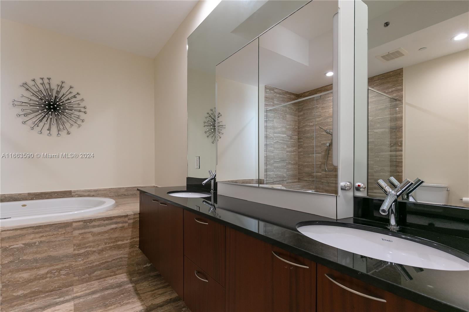 TRUMP TOWERS 2 - Residential Lease
