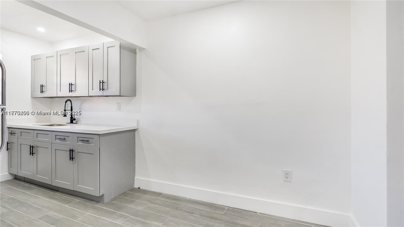 CLIFTON MANOR - Residential Lease