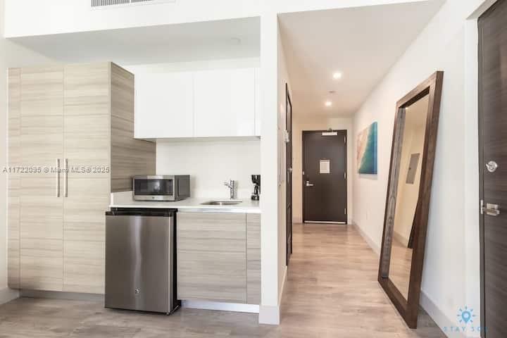 COSTA HOLLYWOOD CONDO - Residential