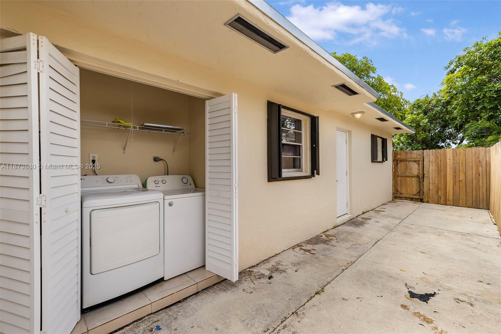 HOLLYWOOD SOUTH SIDE ADD - Residential Income