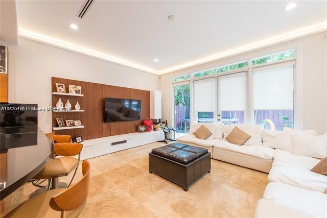 SUNSHINE VISTAS - Residential Lease