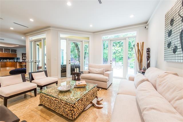 SUNSHINE VISTAS - Residential Lease