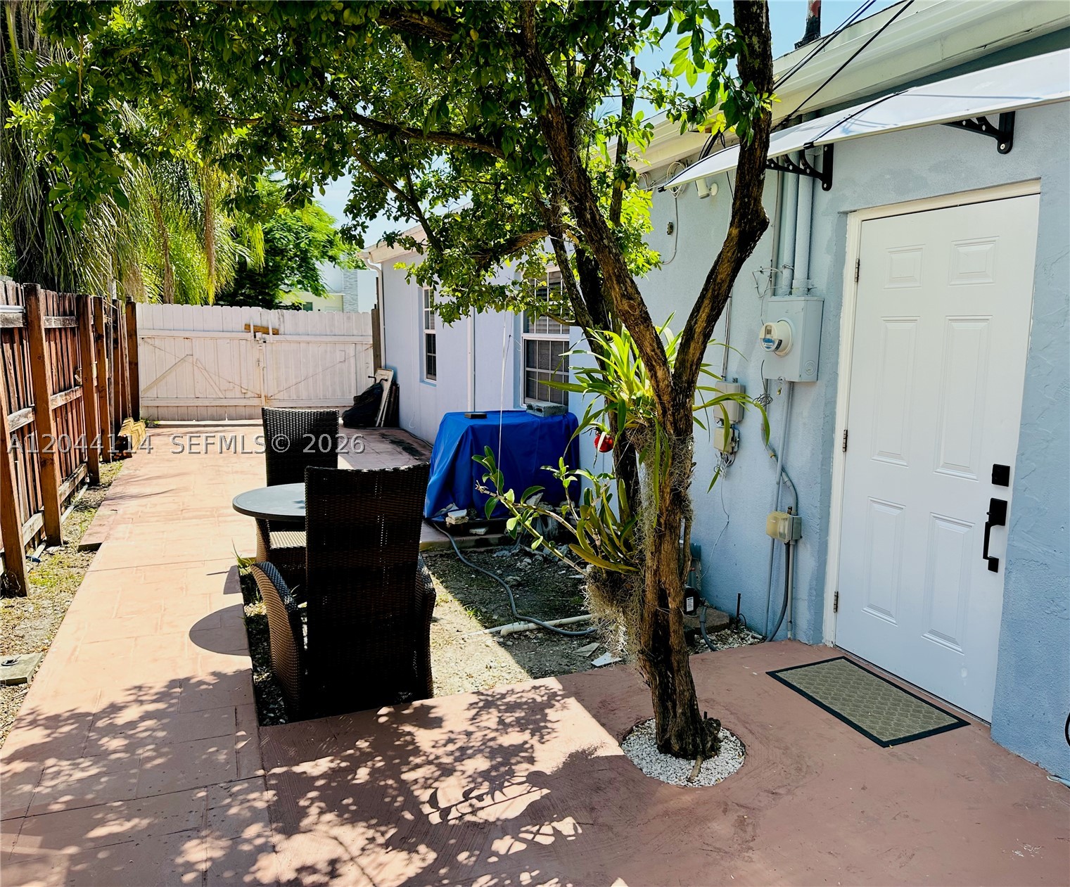 FOR RENT - Garden 1/1 Efficiency | All Utilities Included | Private Entry

Bright and spacious 1/1 garden efficiency nestled in the heart of North Miami Beach, featuring a privately fenced entryway for added privacy and curb appeal. Recently renovated throughout, this charming unit offers an open living area, a fully equipped kitchen with cooktop and full-size refrigerator, a separate bedroom, and generous closet space.

ALL UTILITIES INCLUDED — water, sewer, trash, electricity, and WiFi — making budgeting simple and stress-free.

Perfectly situated near the golf course, parks, top-rated restaurants, universities, premier shopping, and the world-famous Aventura Mall, with easy access to South Florida's stunning beaches.


No Pets | No Smoking