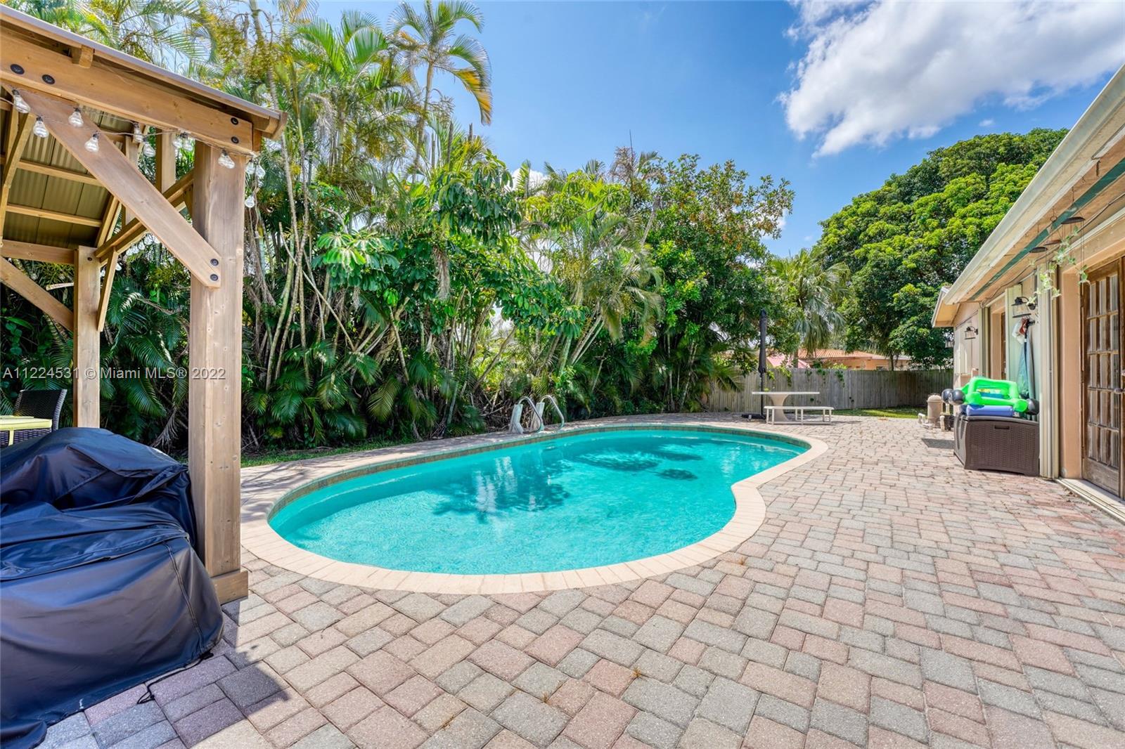 PASADENA LAKES - Residential