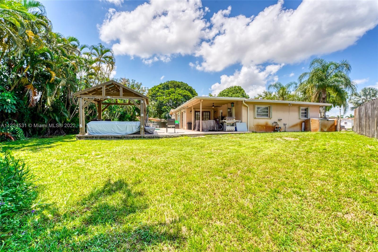 PASADENA LAKES - Residential