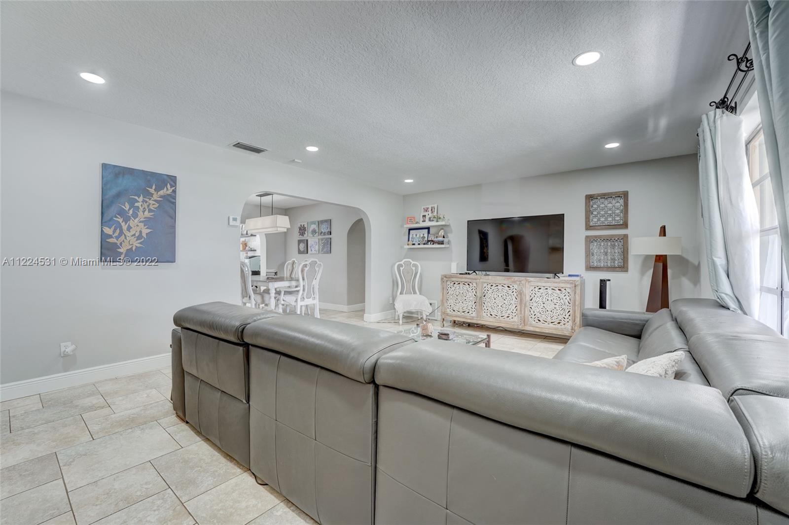 PASADENA LAKES - Residential