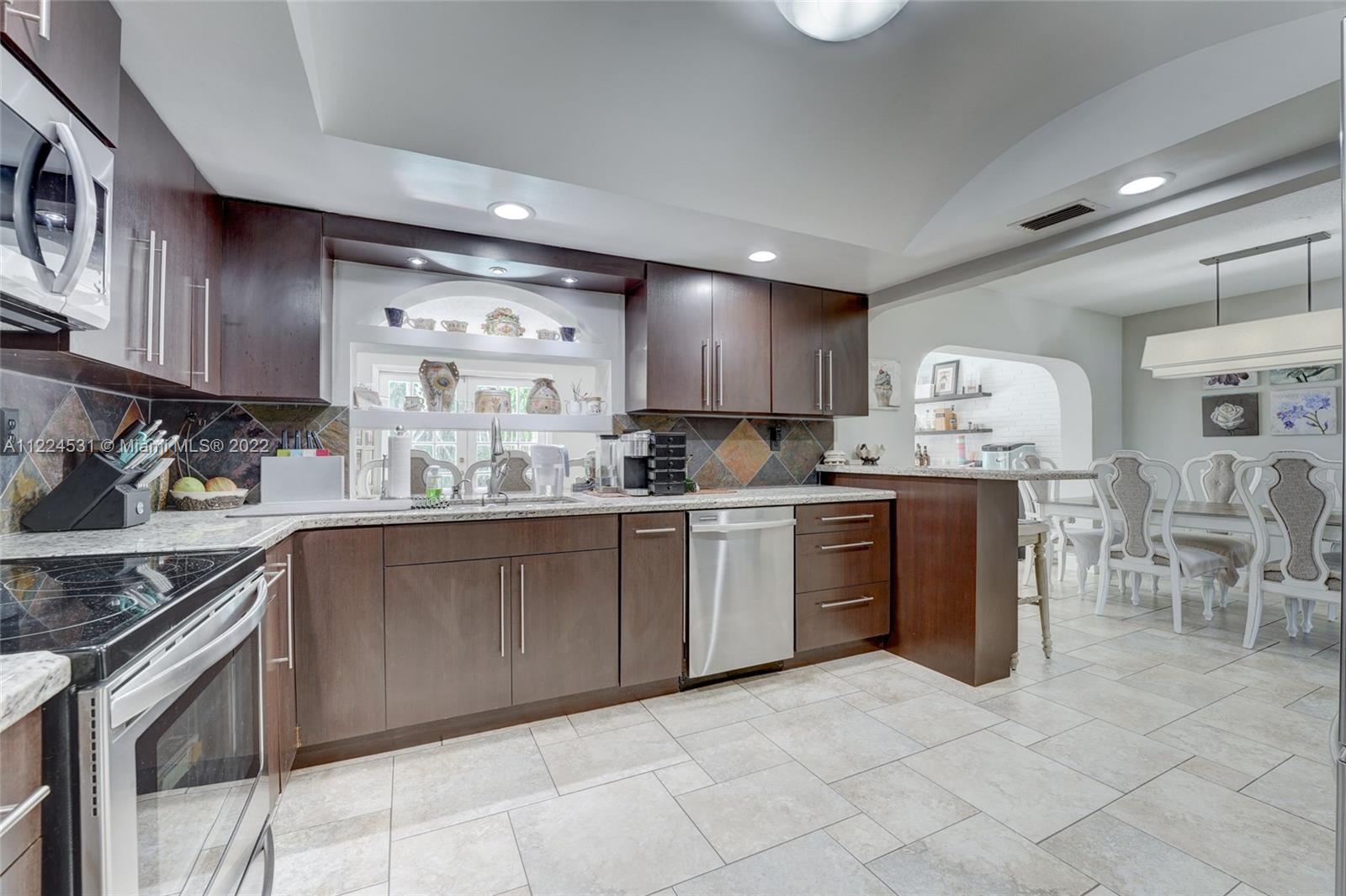 PASADENA LAKES - Residential