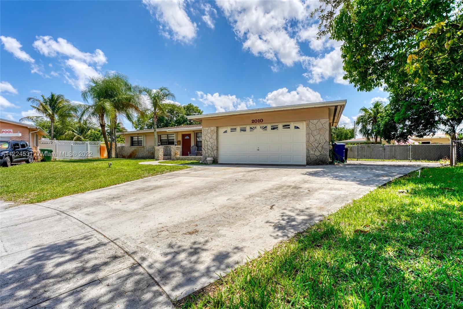 PASADENA LAKES - Residential
