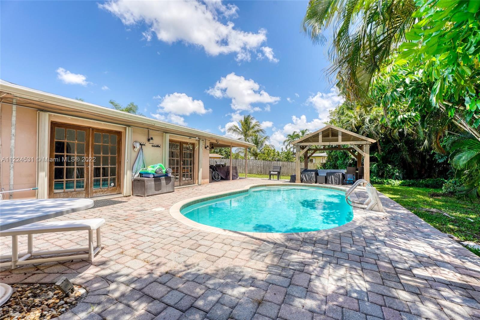 PASADENA LAKES - Residential