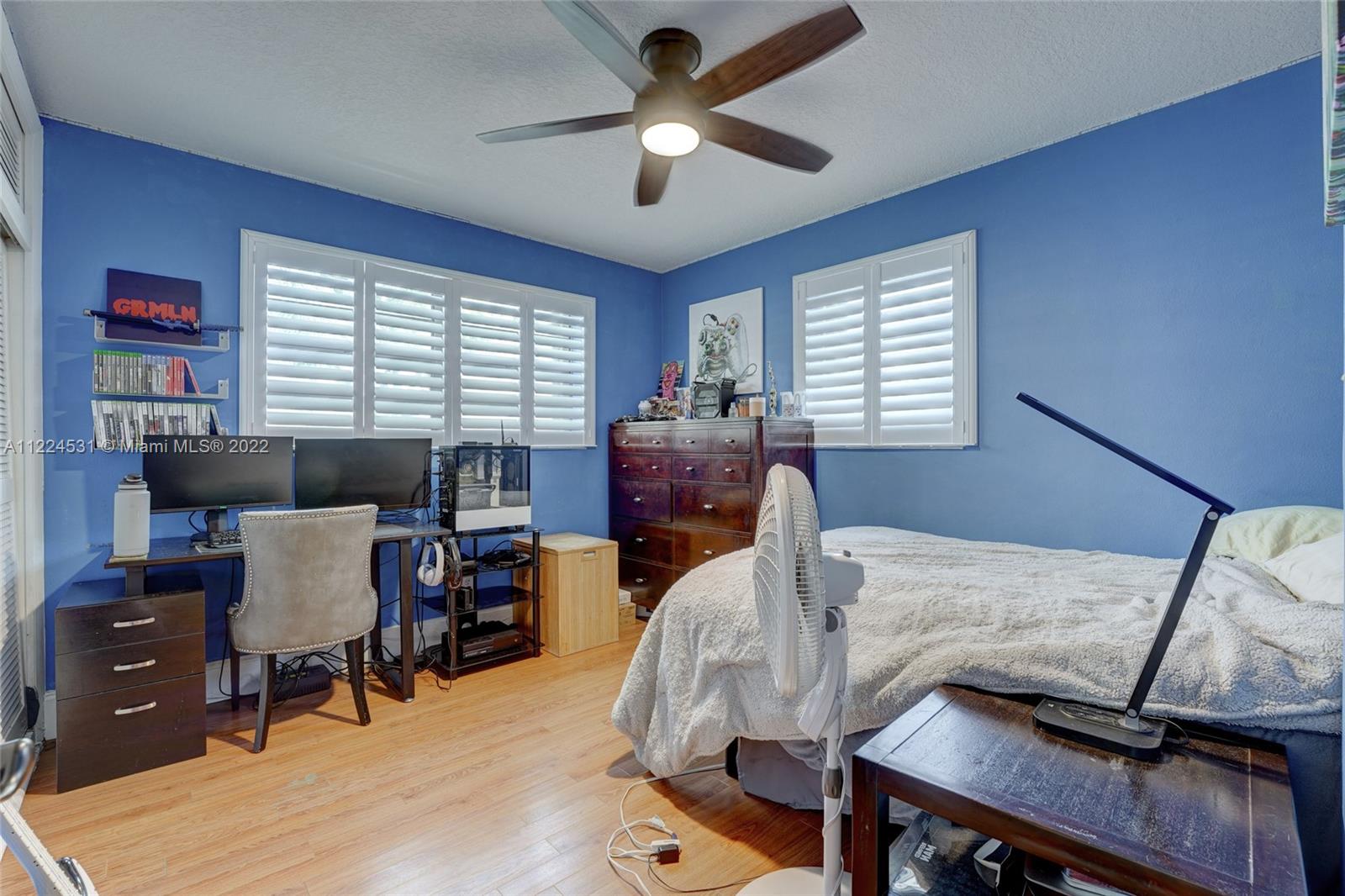 PASADENA LAKES - Residential
