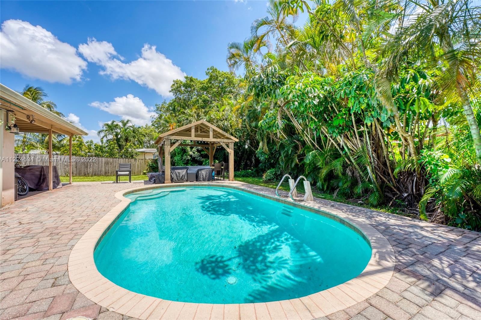 PASADENA LAKES - Residential