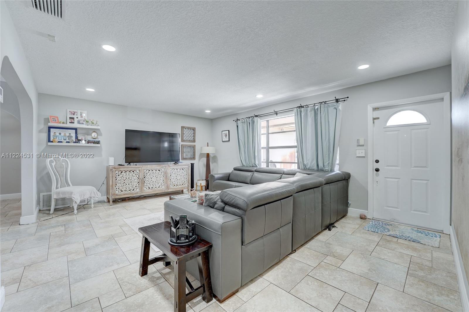 PASADENA LAKES - Residential