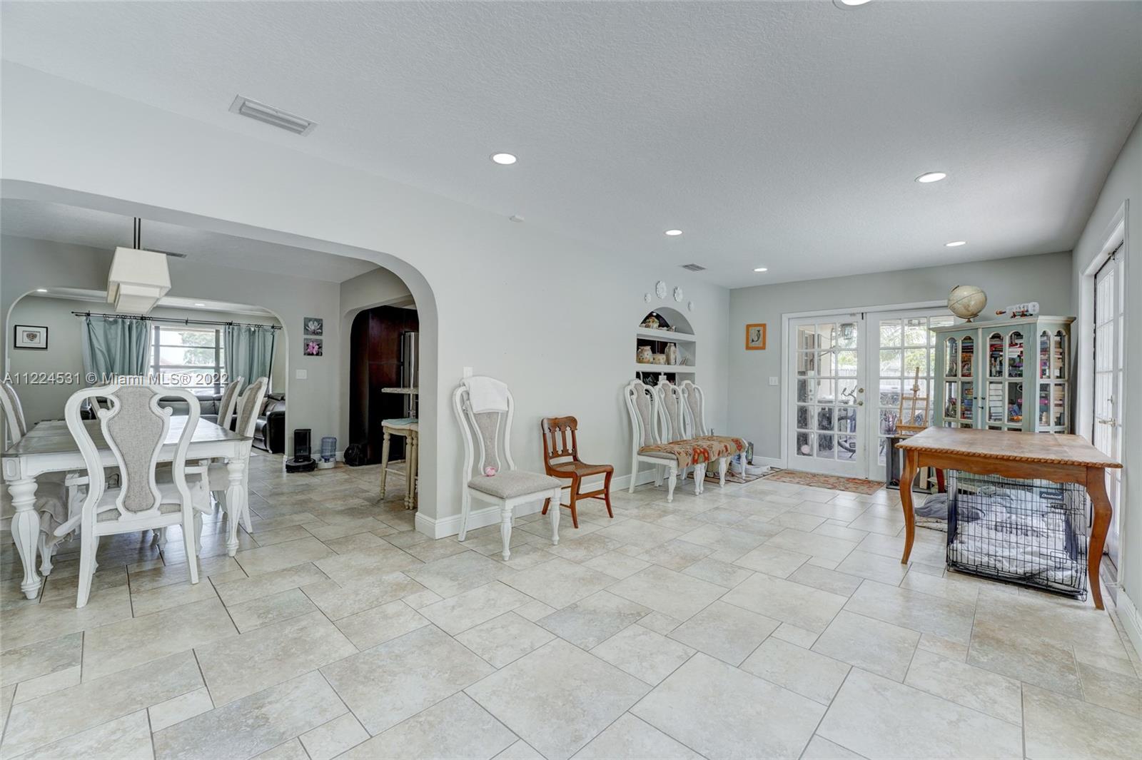 PASADENA LAKES - Residential