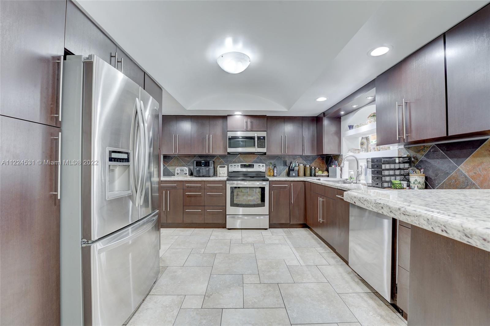PASADENA LAKES - Residential