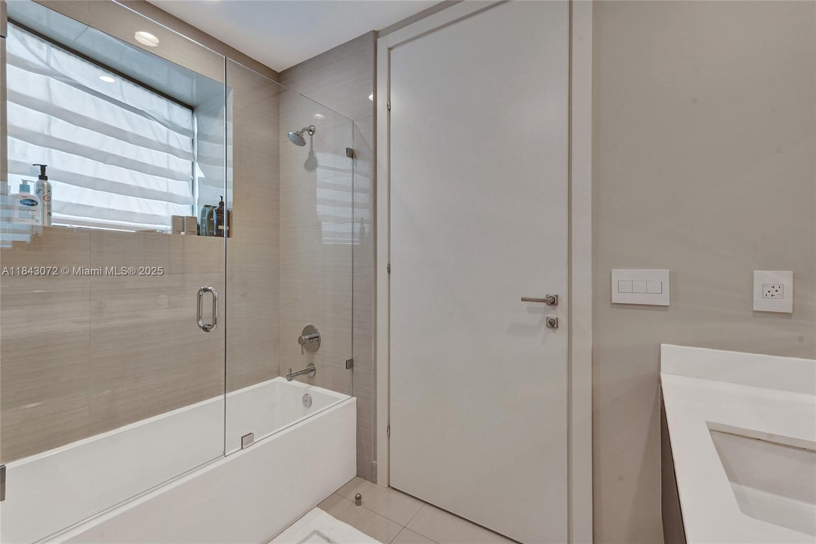 ECHO CONDO - Residential