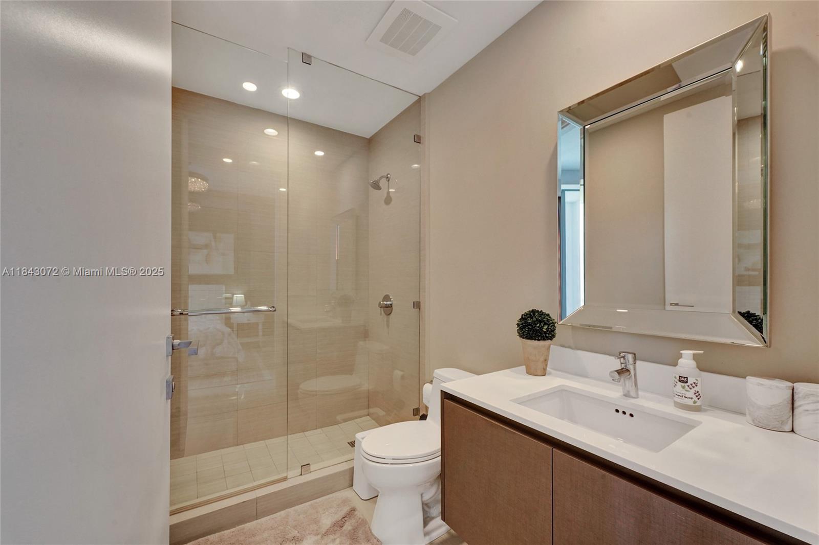 ECHO CONDO - Residential