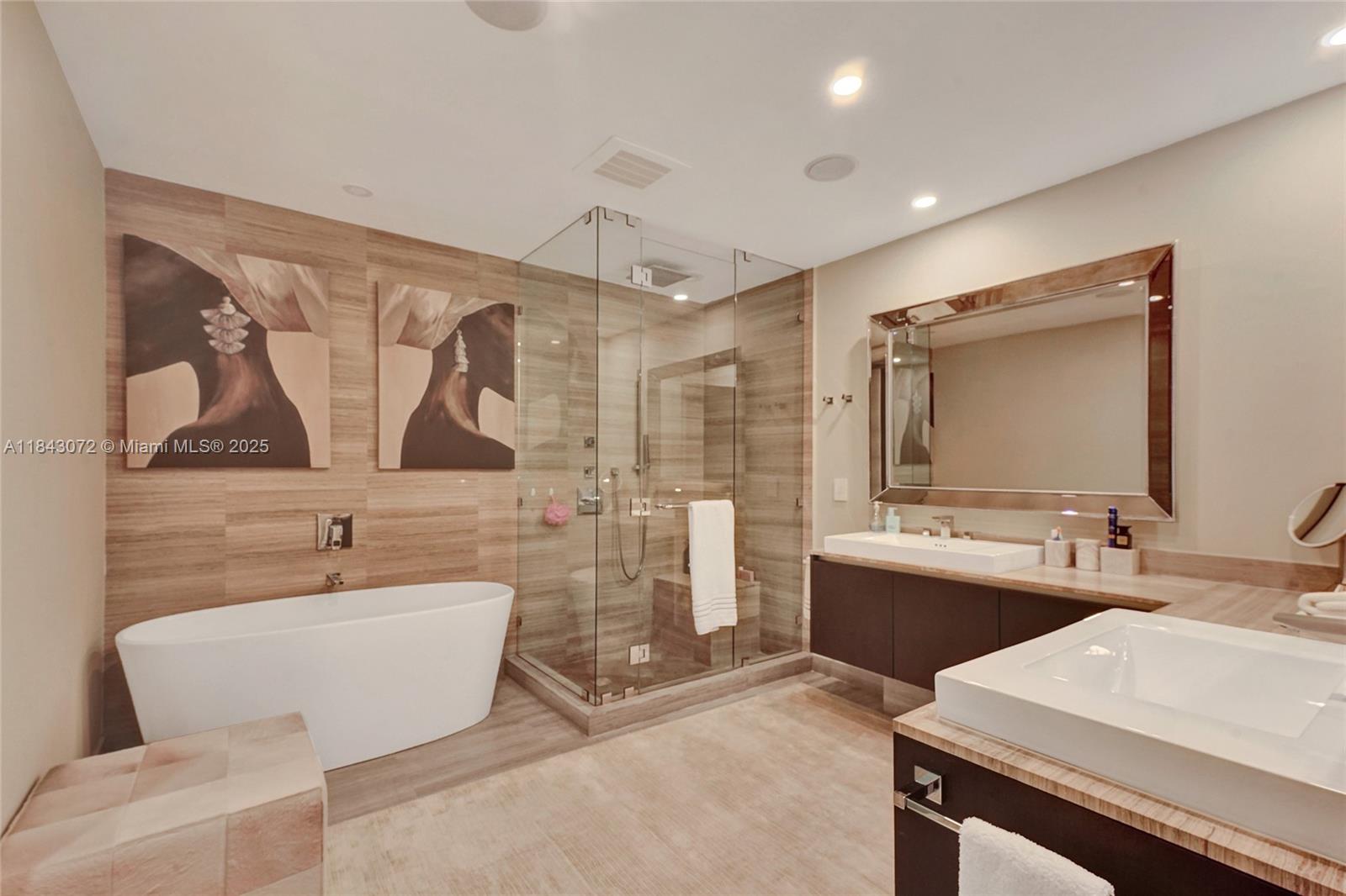 ECHO CONDO - Residential