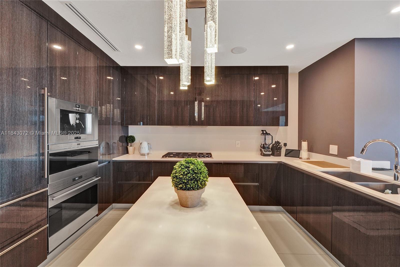 ECHO CONDO - Residential